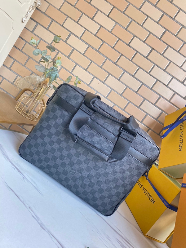 ルイヴィトンバッグ側面デザイン